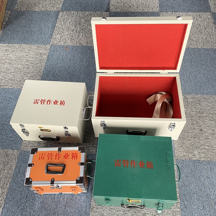 汤原爆破工程作业箱如何选择？玻璃钢与传统材质的全面对比